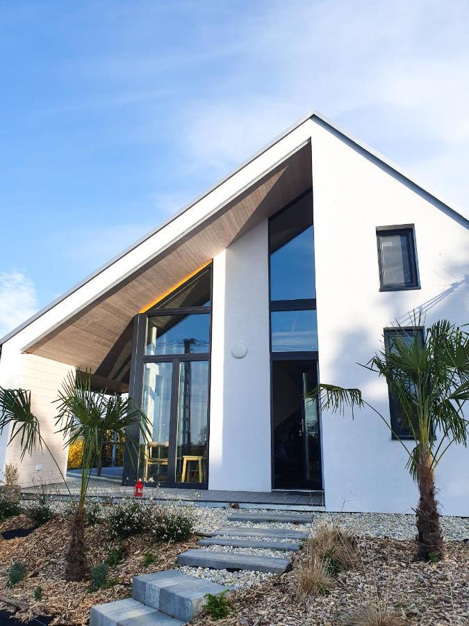 Wine & Space Lodge At Lake Balaton Balatonlelle Exterior foto